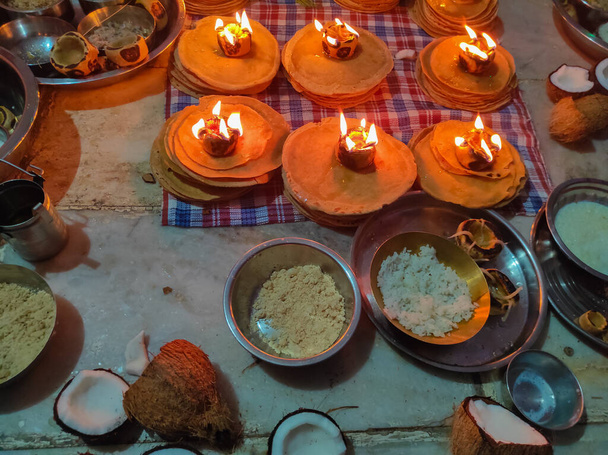 Ένα χωριό Gujarat Navratri Παραδοσιακό Gehu Atta Akhand Diya αλεύρι σίτου Durga Puja Εορτασμός Arti Jyoti Oil Deepak - Φωτογραφία, εικόνα