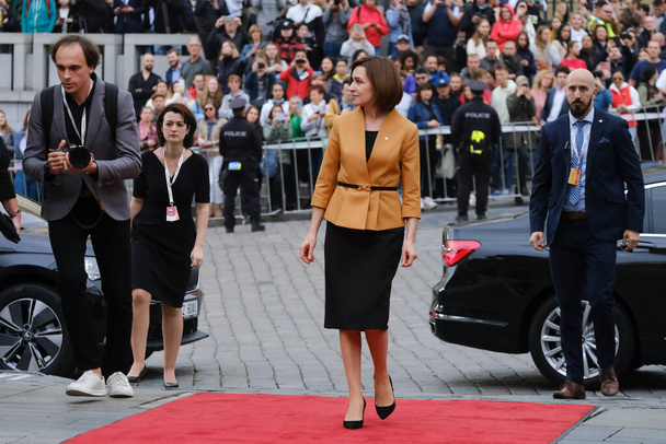 Moldova's President Maia Sandu arrives to attend in a Meeting of the European Political Community in Prague, Czechia on October 7, 2022. - Φωτογραφία, εικόνα