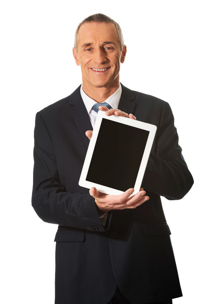 Happy mature businessman holding digital tablet - Foto, imagen