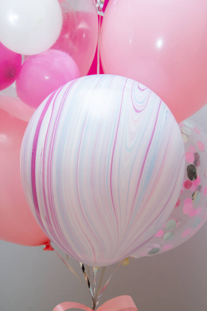 Set of pink balloons on wall background, helium balloon decor - Fotó, kép