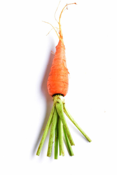 Cenouras isoladas em fundo branco, ingredientes alimentares, fundo de cenoura, vista superior, flat lay, frame - Foto, Imagem