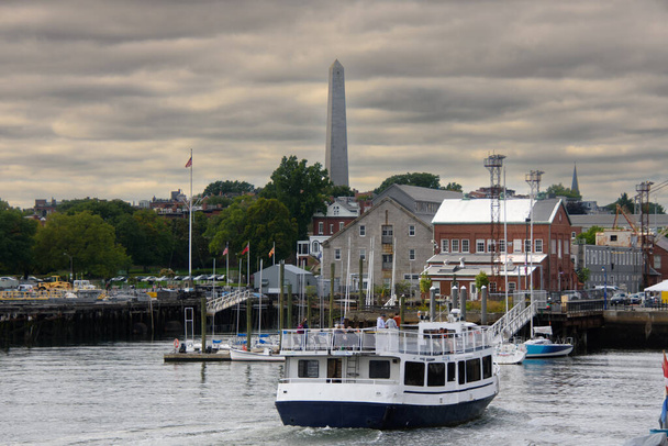 ボストン、アメリカ、 CIRCA 2022:日中のボストン港の詳細. - 写真・画像
