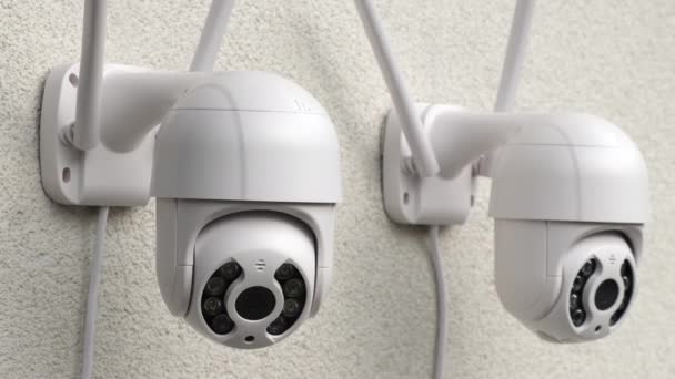 Poderosas câmeras IP controlam a situação e traduzem vídeo em tempo real da oficina. Tecnologia de segurança. Equipamento digital - Filmagem, Vídeo