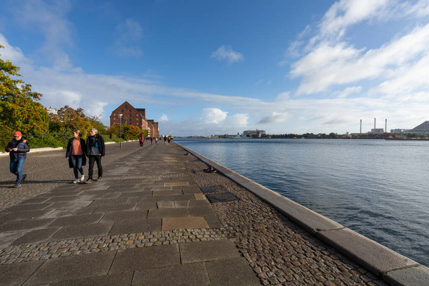 Copenhagen, Denmark. October 2022. people walking along the pier in the city center - Fotó, kép
