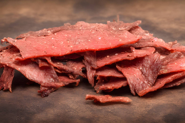 imagen de carne de res seca, carne seca, alimento con larga vida útil - Foto, imagen