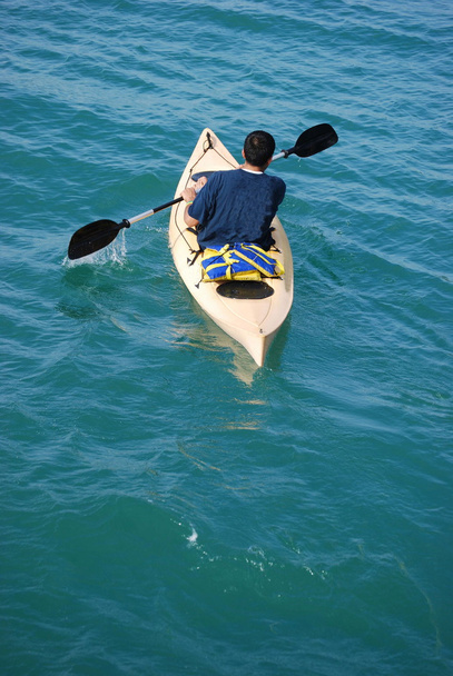 Kayak de asiento único
 - Foto, imagen