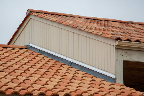 Крок і покриття Блимає дах будинку блимає смуга з свинцевою спідницею клапана для гідроізоляції
 - Фото, зображення