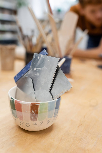 Metallic pottery steel scrapers on table in workshop   - Zdjęcie, obraz