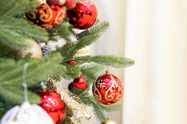 Christmas balls decorate a Christmas tree - Foto, Imagem