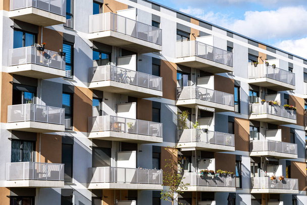 Edifício de apartamentos com varandas visto em Berlim, Alemanha - Foto, Imagem