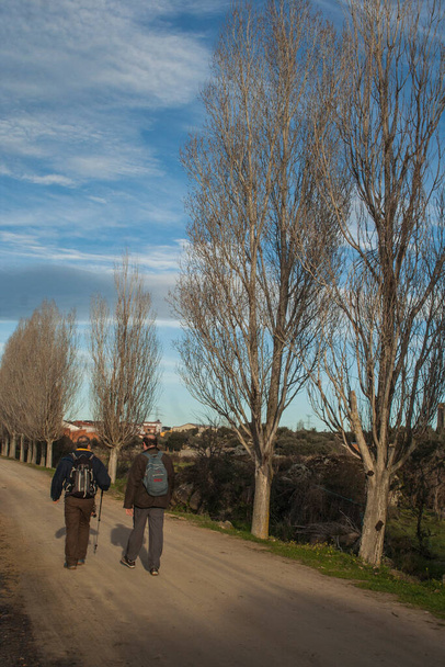 personas caminando, senderismo en gredos, España - Foto, Imagen
