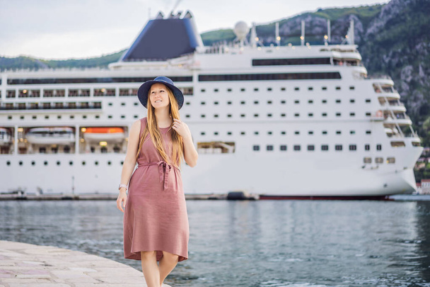Young woman ready to travel on cruise ship. - Фото, изображение