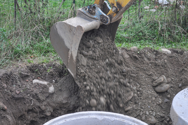 екскаватор копає яму
 - Фото, зображення