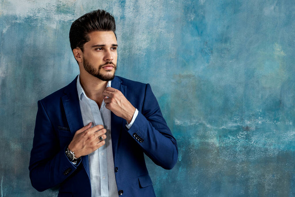 Young handsome businessman posing in elegant fashionable clothes looking away. Portrait of bearded man. A lot of copy space on the background. - Foto, immagini