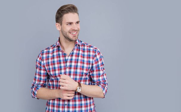 studio shot of man, copy space. caucasian man having stubble. handsome man in checkered shirt isolated on grey background. man in casual style. - Foto, immagini