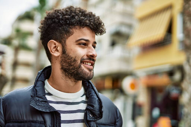 Young arab man smiling outdoor at the town - Foto, Imagem