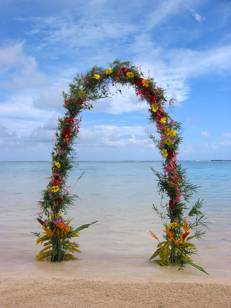 Arco o cancello di nozze sulla spiaggia
 - Foto, immagini