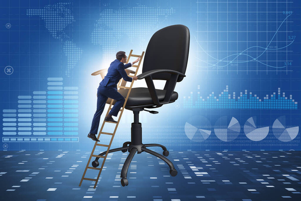 Liikemies urakonseptissa tuolille kiipeäminen - Valokuva, kuva