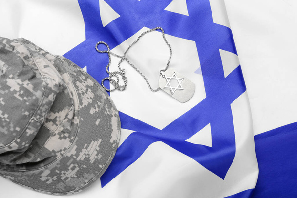 Military cap and tag on national flag of Israel - Φωτογραφία, εικόνα