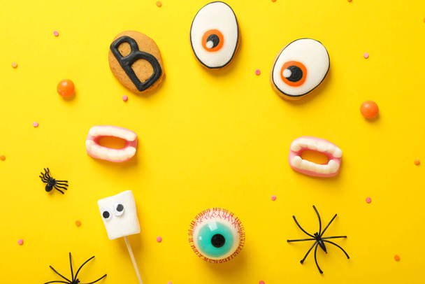 Концепція цукерок на Хеллоуїн, кумедні цукерки, простір для тексту
 - Фото, зображення
