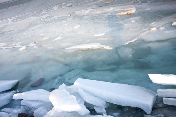 Eiskalter Balaton im Winter - Foto, Bild