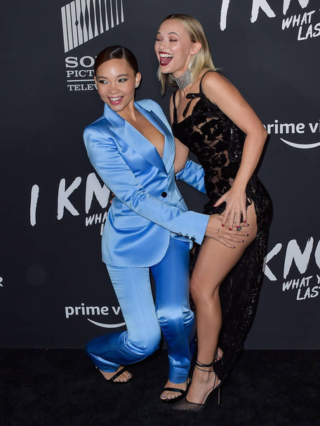 Actresses Ashley Moore and Madison Iseman arrive at the Premiere of Television's 'I Know What You Did Last Summer' held at The Hollywood Roosevelt on October 13, 2021 in Hollywood, Los Angeles,California, United States. - Фото, зображення