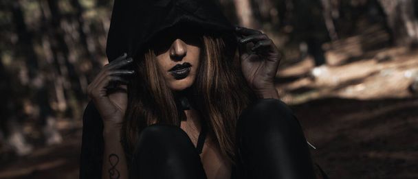Девушка в капюшоне, Хэллоуин вампир - Фото, изображение
