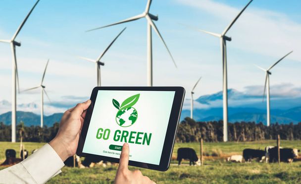 Çevre tasarrufu ve ESG iş konsepti için yeşil iş dönüşümü. İşadamı, çevre dostu yönetime ve alternatif temiz enerji kullanımına yönelik kurumsal bir hedef belirlemek için tablet kullanıyor. - Fotoğraf, Görsel