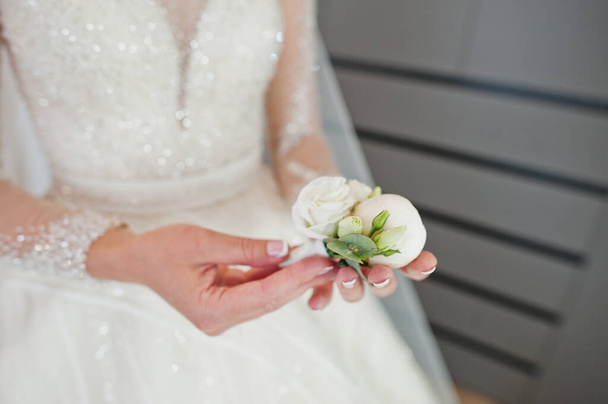 Bride holding beautiful tender wedding bouquet. - Foto, afbeelding