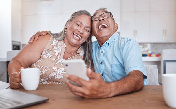Funny, smartphone and senior couple with comedy subscription, social media meme or mobile video call together at home. Love of elderly people with multimedia technology for retirement web networking. - Foto, Bild