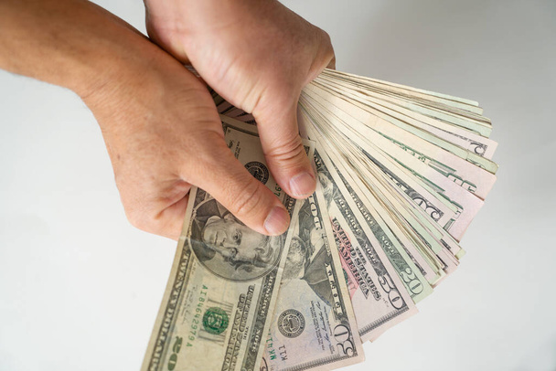 Mão segurando notas de dólar com fundo branco - Foto, Imagem