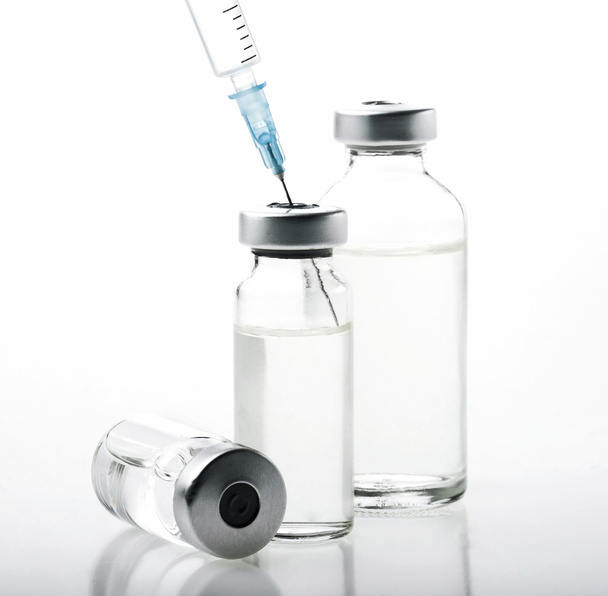 frascos para injectáveis e seringa
 - Foto, Imagem