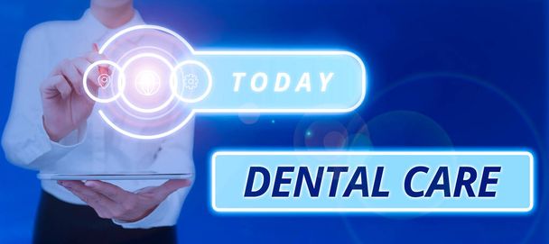 Exhibición conceptual Cuidado dental, negocio exhibe el mantenimiento de dientes sanos o para mantenerlo limpio para el futuro - Foto, Imagen