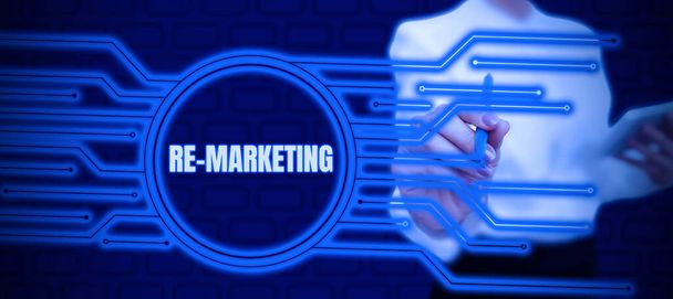Signo de texto que muestra Re Marketing, Palabra por Estrategia para llegar a clientes potenciales en su sitio web - Foto, Imagen