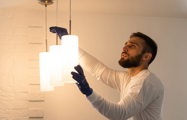 Man Fixing Light At Home - Foto, Imagem