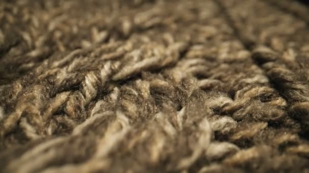 Maglione di lana caldo lavorato a maglia. Primo piano. - Filmati, video