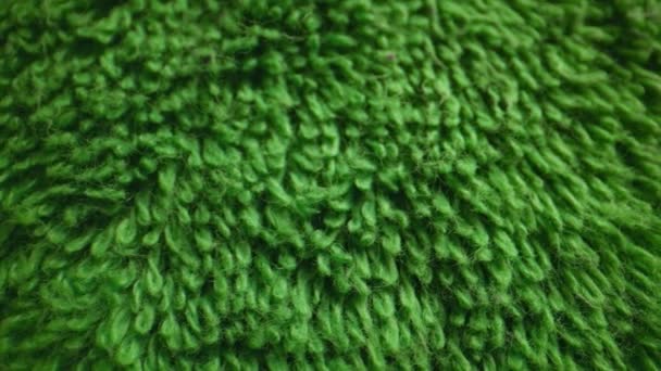 Textuur van groene zachte badstof textiel. - Video