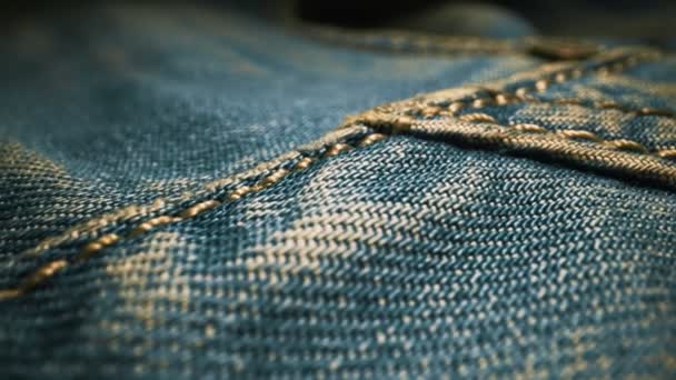 Texture en tissu jean bleu denim. Gros plan. - Séquence, vidéo