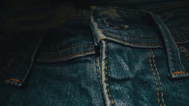 Texture en tissu jean bleu denim. Gros plan. - Séquence, vidéo