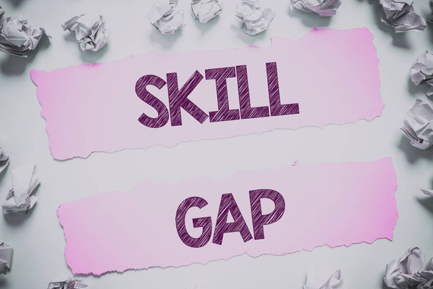 Εννοιολογική λεζάντα Skill Gap, Επιχειρηματική προσέγγιση Η αναφορά σε ένα άτομο s είναι αδυναμία ή περιορισμός της γνώσης - Φωτογραφία, εικόνα