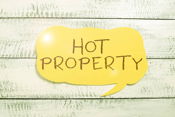 Käsiala teksti Hot Property, Business lähestymistapa Jotain, joka on haluttu tai on raskaasti vaadittu - Valokuva, kuva