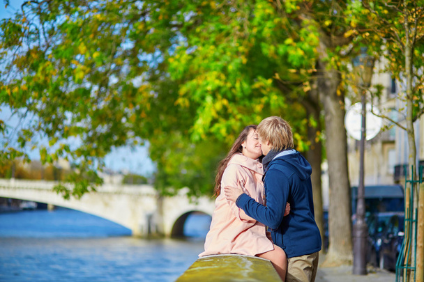 Dating couple in Paris on a spring day  - Zdjęcie, obraz