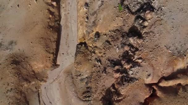 scène aérienne de paysage de surface de carrière due à l'érosion du sol. - Séquence, vidéo