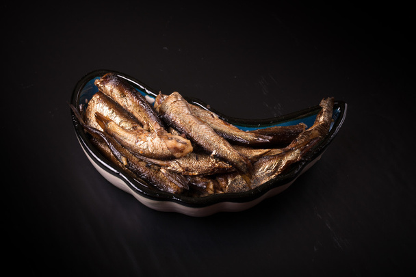 東洋の皿の上の魚の缶詰作品 - 写真・画像