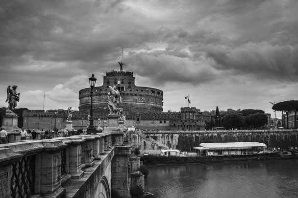 Castel Sant'Angelo a Roma. Immagine in bianco e nero
 - Foto, immagini