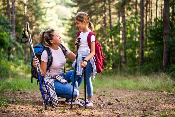 Mother and daughter enjoy hiking together. - Zdjęcie, obraz
