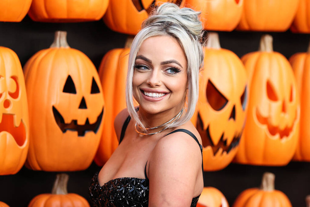 American professional wrestler Liv Morgan arrives at the World Premiere Of Universal Pictures And Blumhouse Productions' 'Halloween Ends' held at the TCL Chinese Theatre IMAX on October 11, 2022 in Hollywood, Los Angeles, California, United States. - 写真・画像