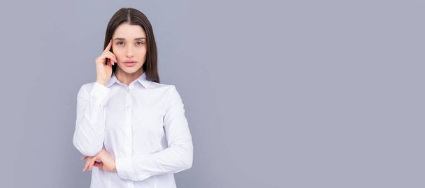 thinking businesslady in white shirt on grey background, ceo. Woman isolated face portrait, banner with mock up copy space - Photo, image