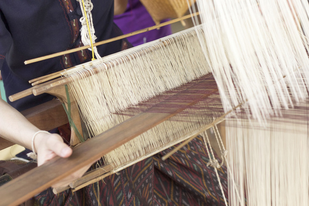 maken van handgemaakte weven draad - Foto, afbeelding