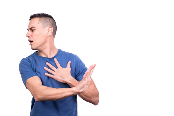 Studioporträt mit weißem Hintergrund eines Mannes mit verwundetem Herzen, der gestikuliert, etwas abzulehnen - Foto, Bild